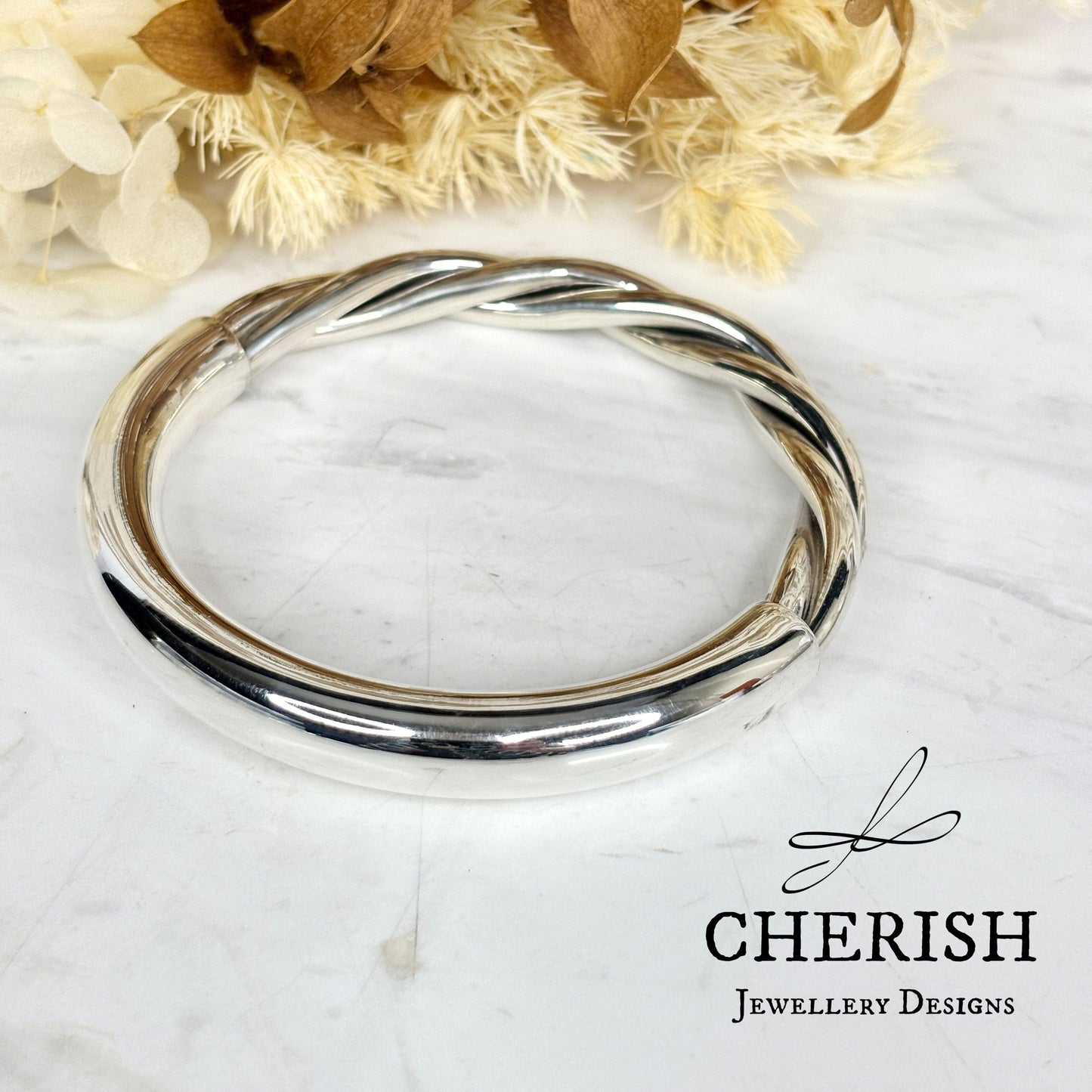 Round Bangle with half Cable twist