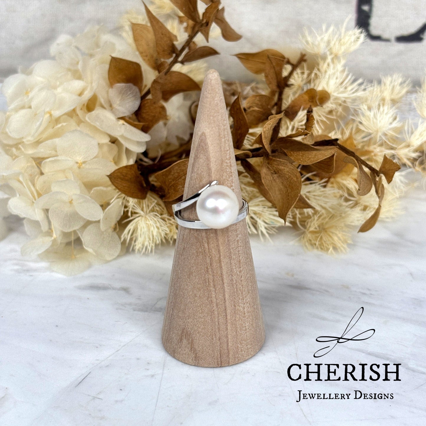 Half Swirl Pearl Ring