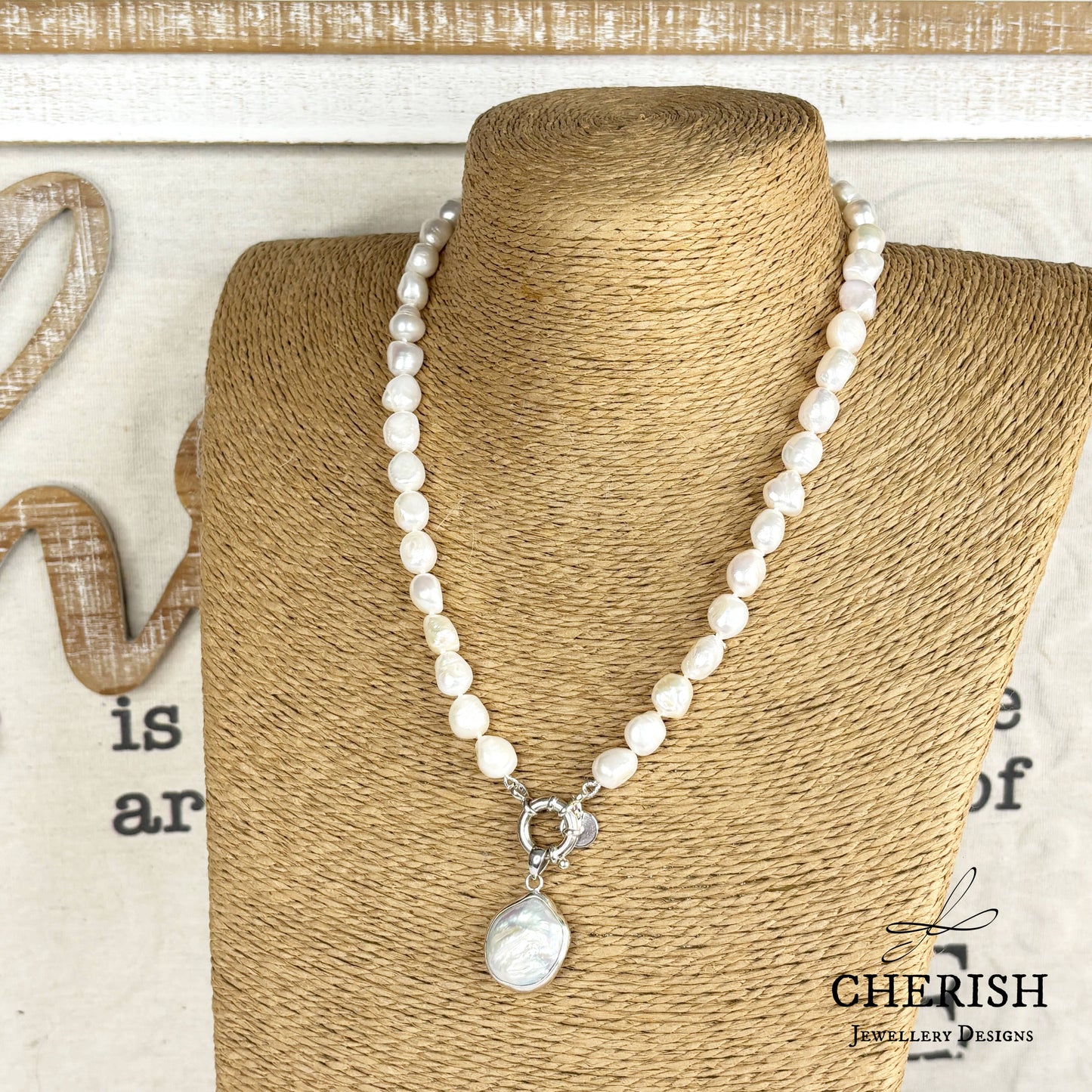 Anne Pearl Necklace