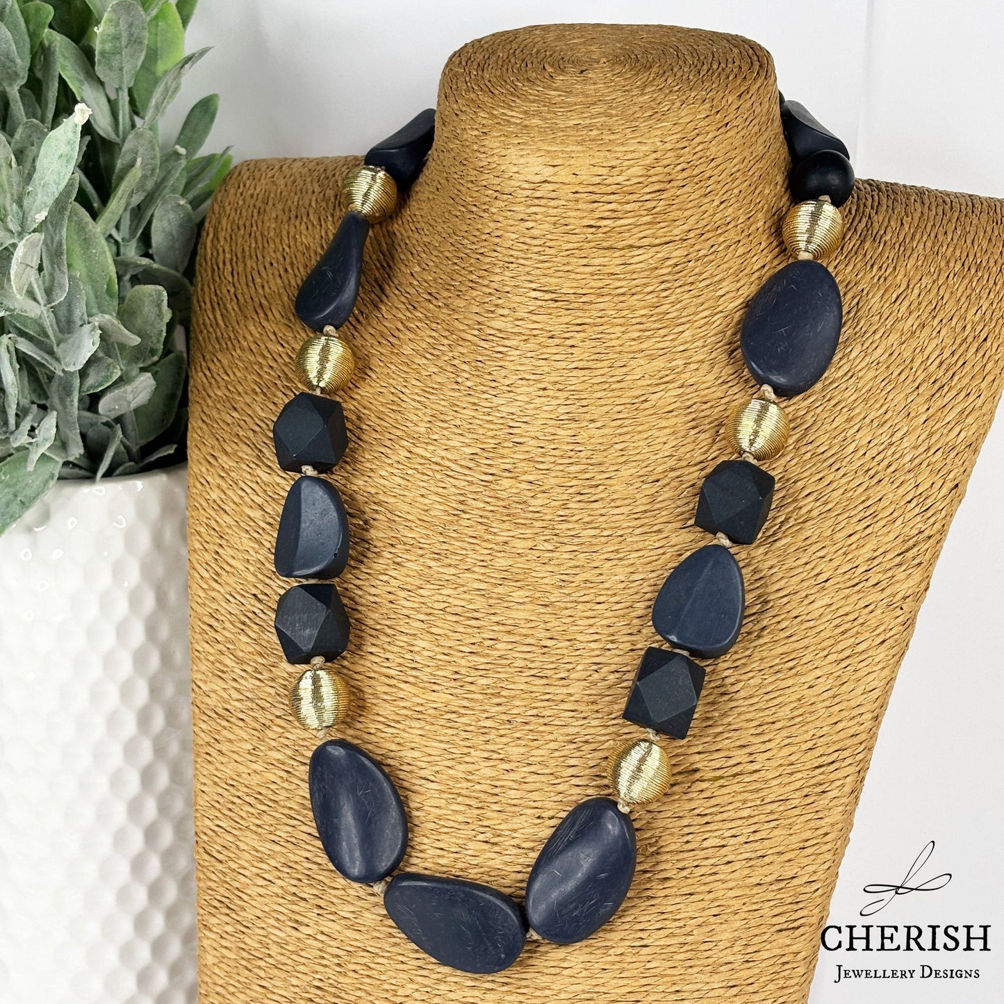 Daphne Resin Necklace