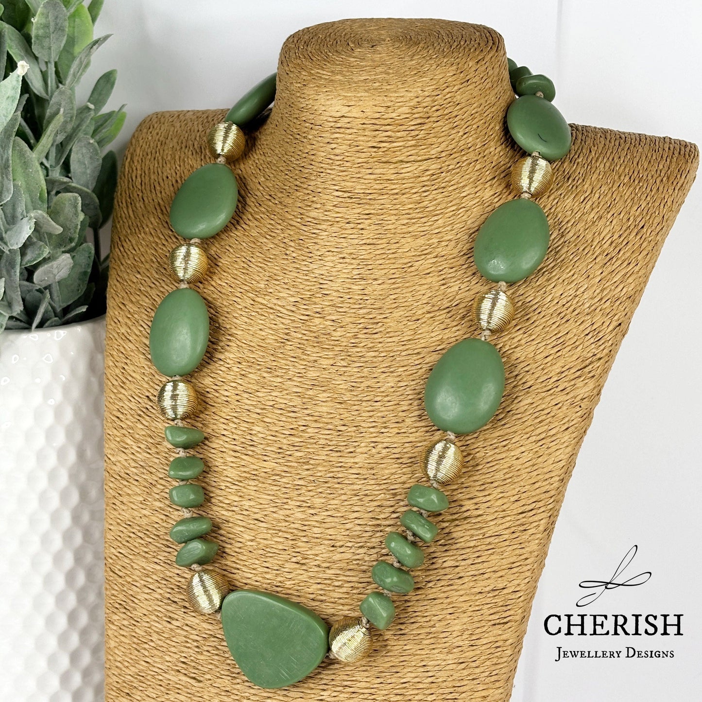 Daphne Resin Necklace