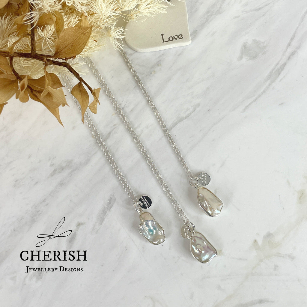 Keshi Bezelled pendant on ss rope chain