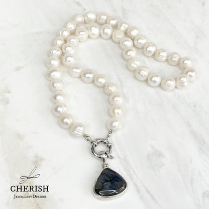 Jane Pearl Necklace