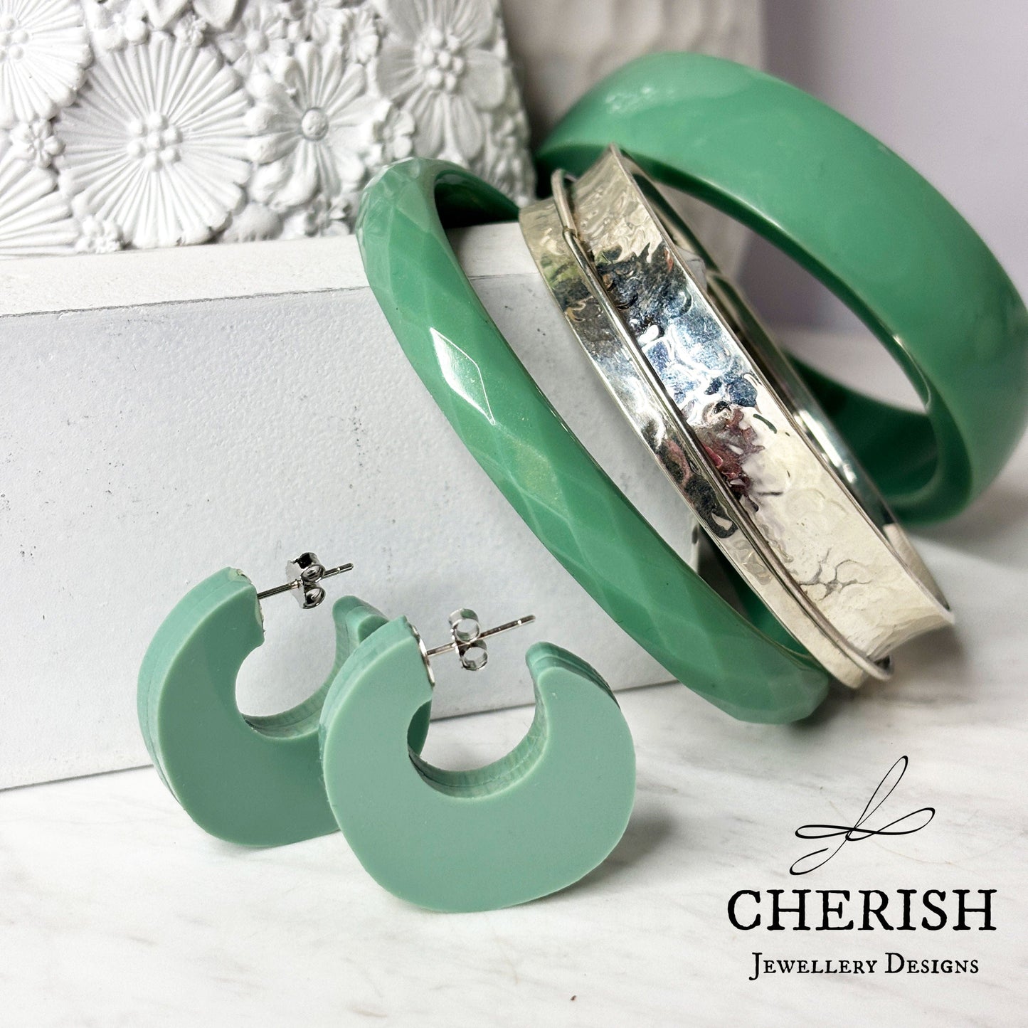 Cove Organic Shaped Resin Hoop Earrings