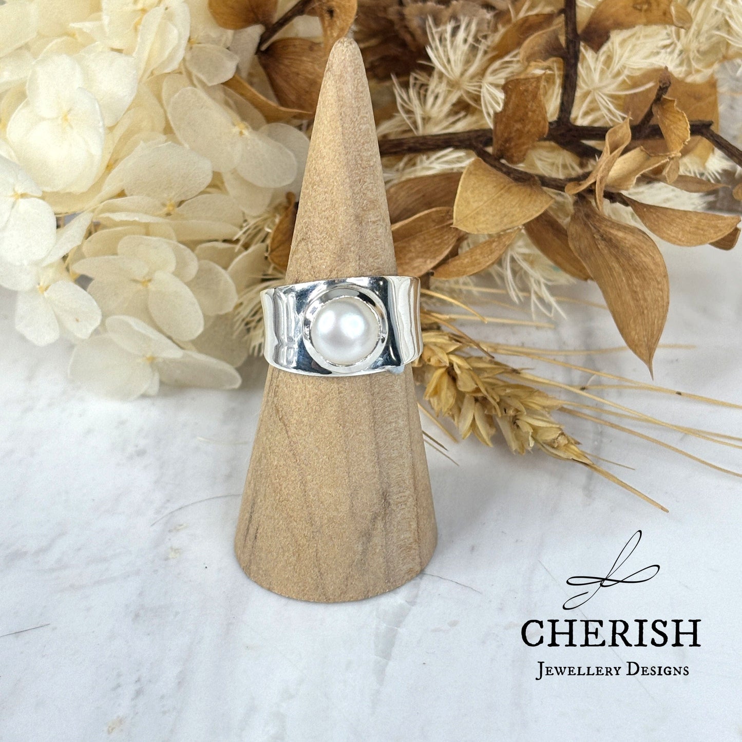 Small Pearl Ring with wide band