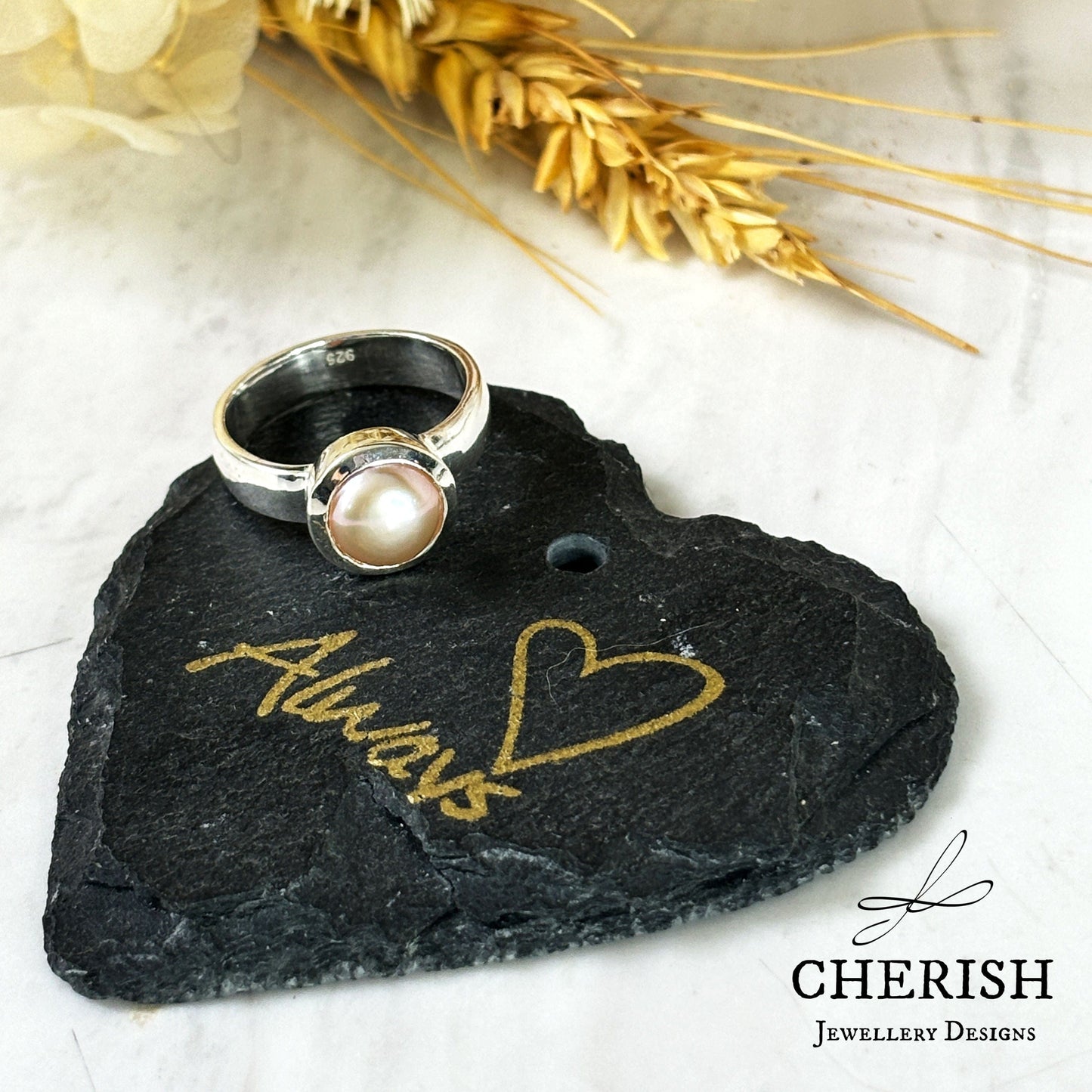 Round Pearl Ring - Soft Pink