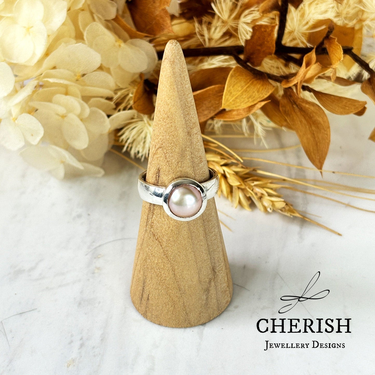 Round Pearl Ring - Soft Pink