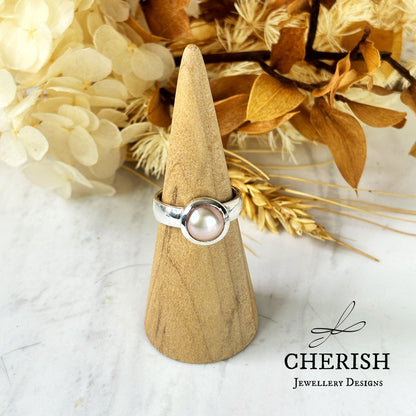 Round Pearl Ring - Soft Pink