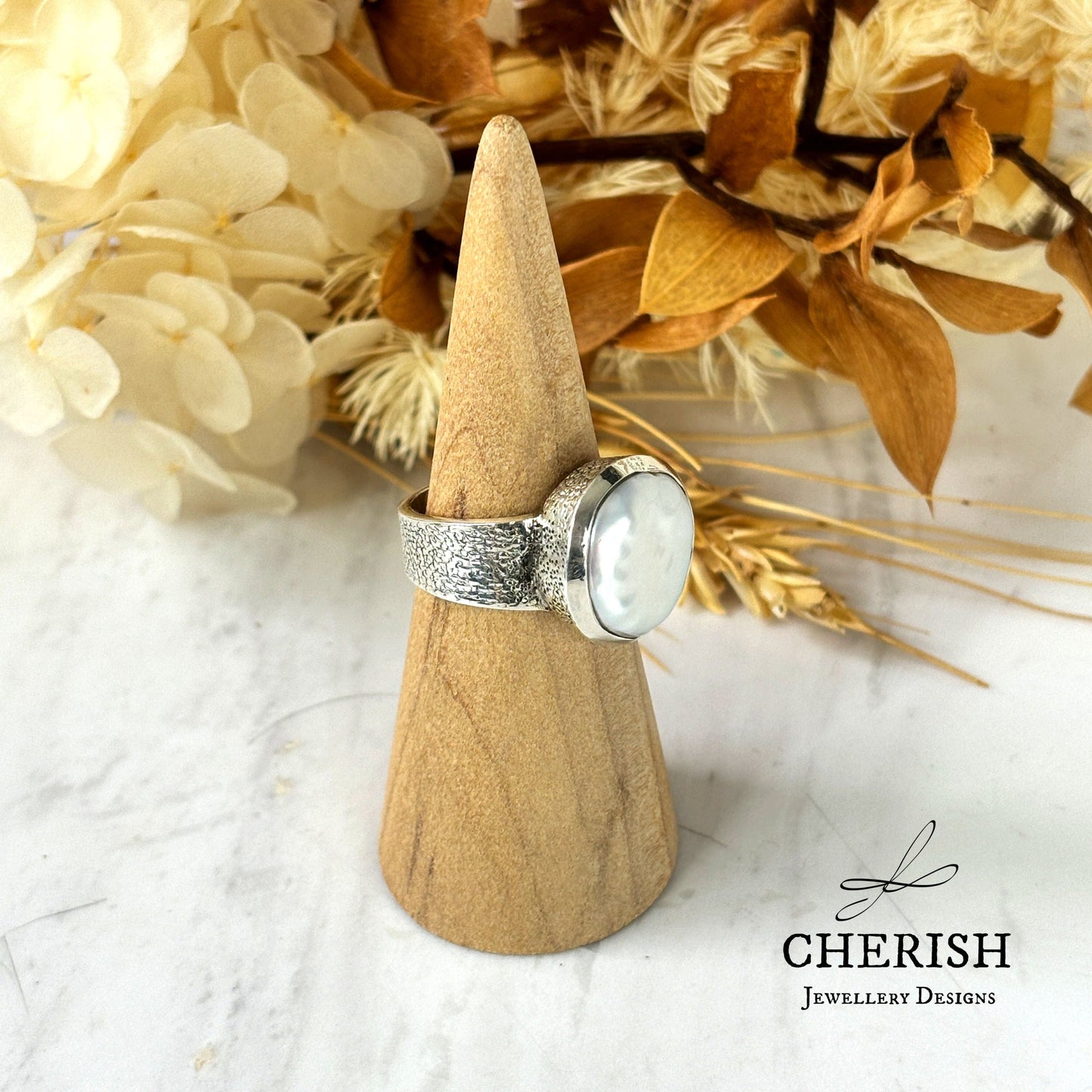 Baroque Pearl Ring with Patterned Band